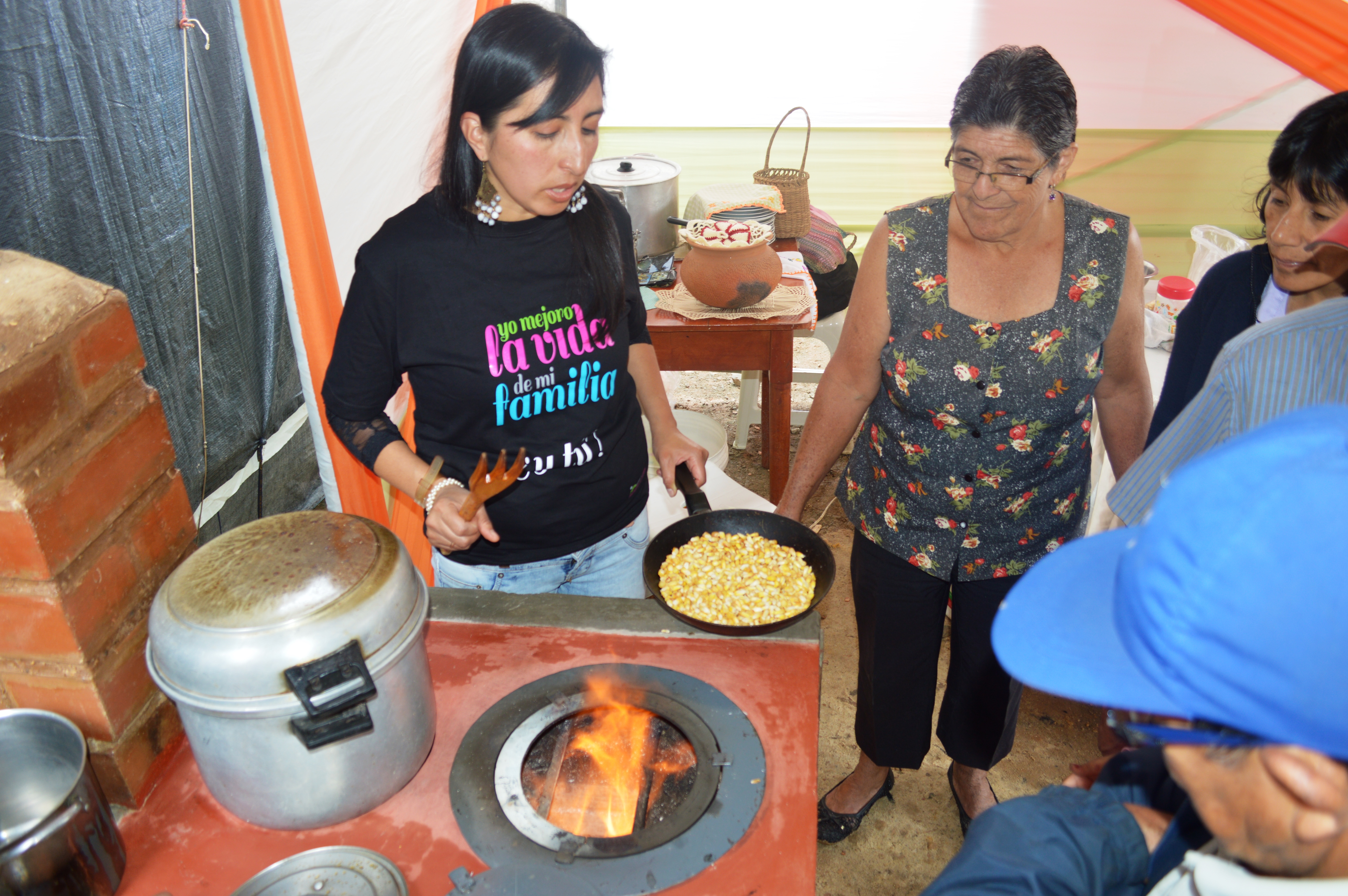 Cocinas mejoradas fueron sensación en ferias de Jaén y San Ignacio